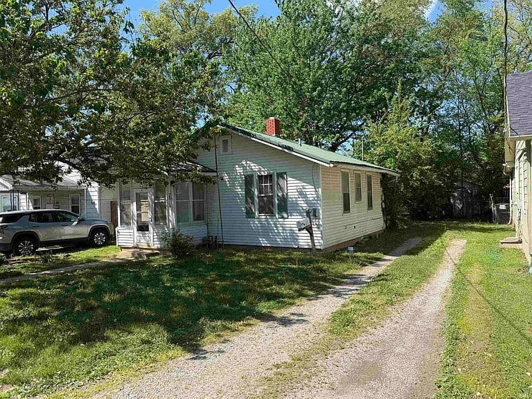 Listing photo 2