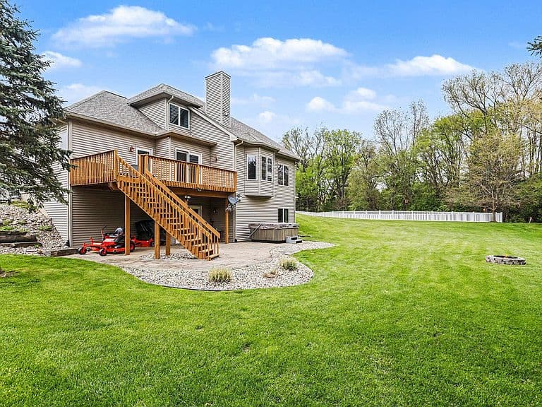 Listing photo 4