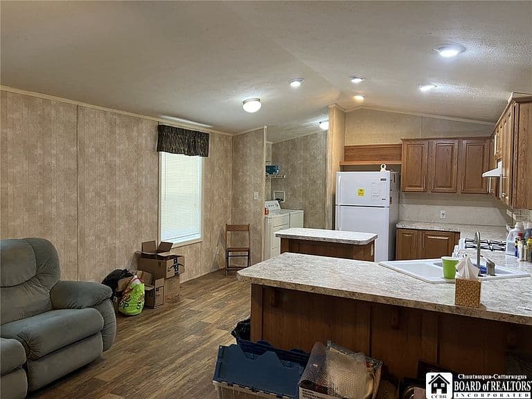 Listing photo 5