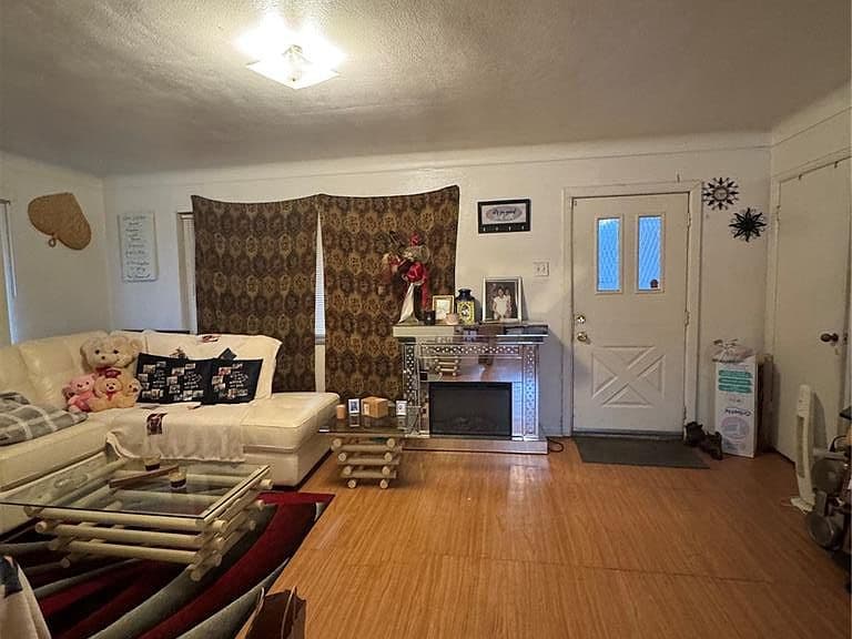 Listing photo 5
