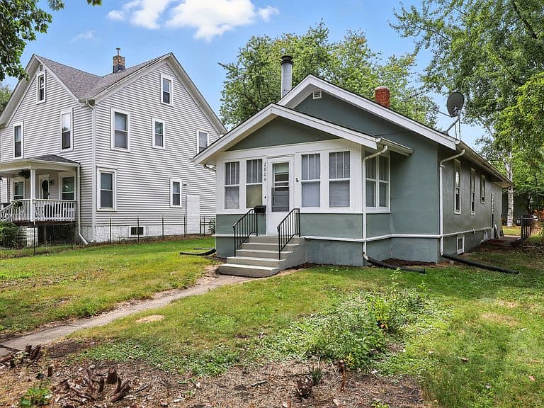 Listing photo 2