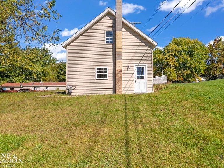 Listing photo 5