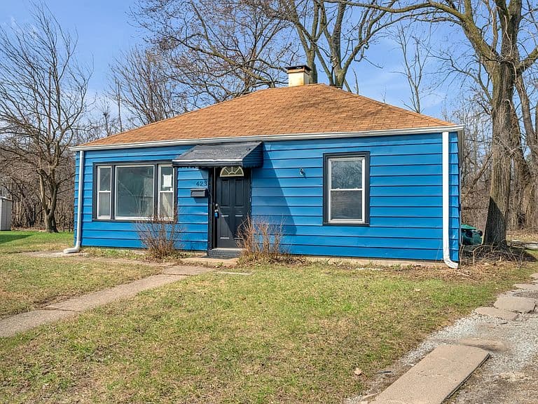 Listing photo 2