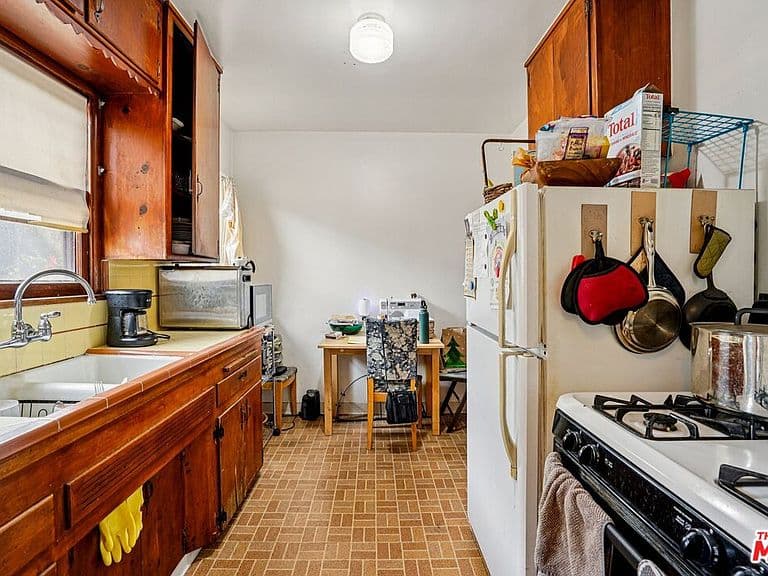 Listing photo 5