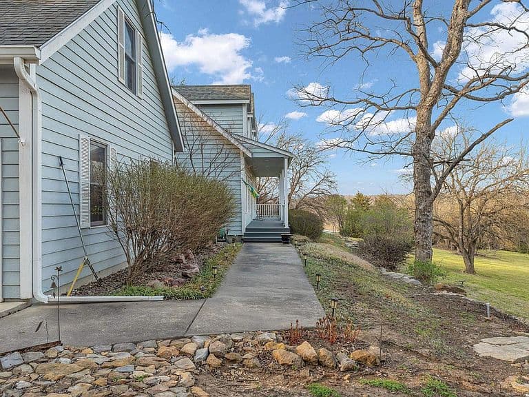 Listing photo 4