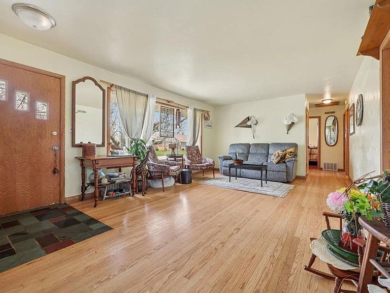 Listing photo 5