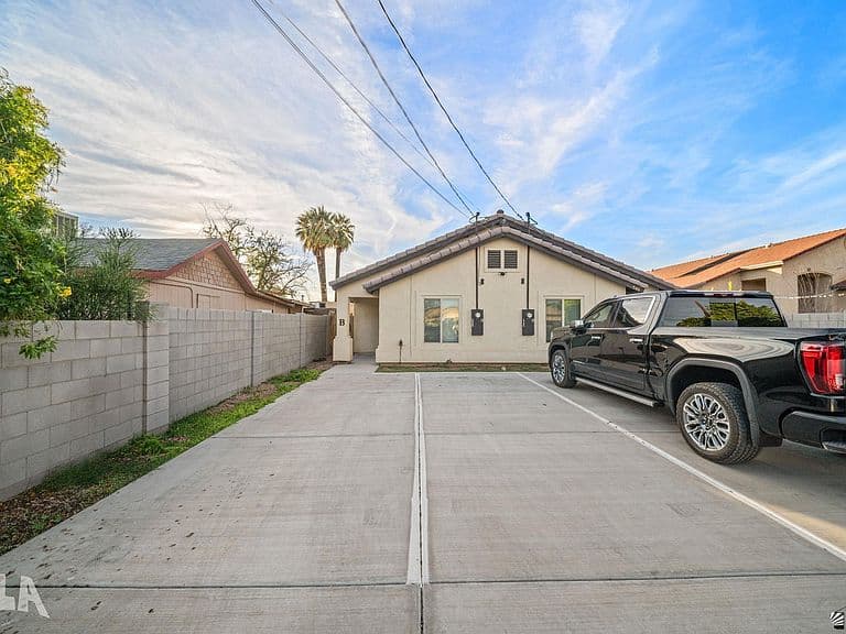 Listing photo 4