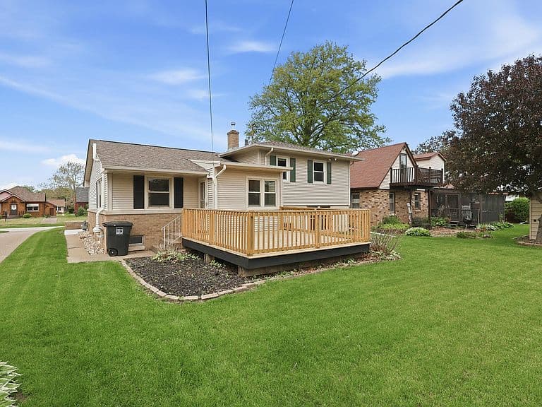 Listing photo 2