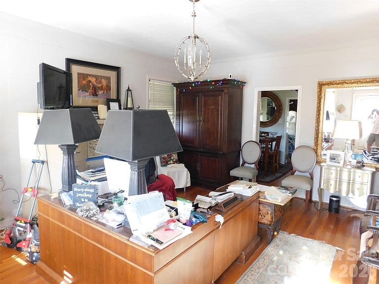 Listing photo 5