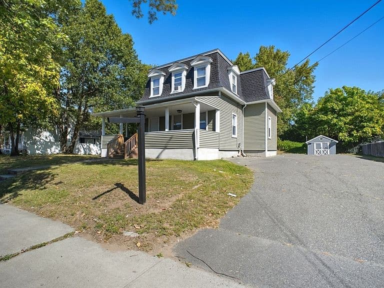 Listing photo 3