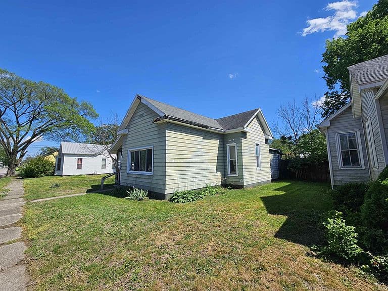 Listing photo 2