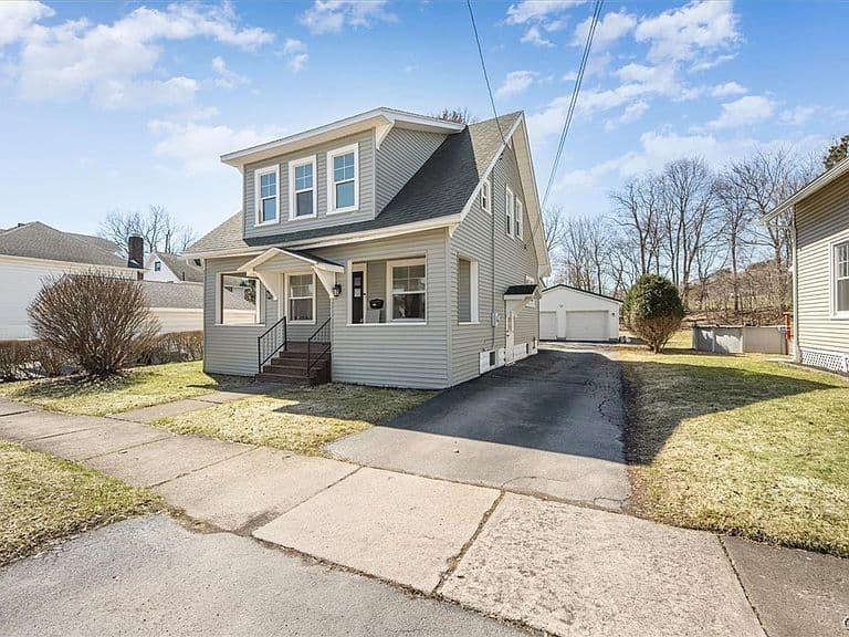 Listing photo 2
