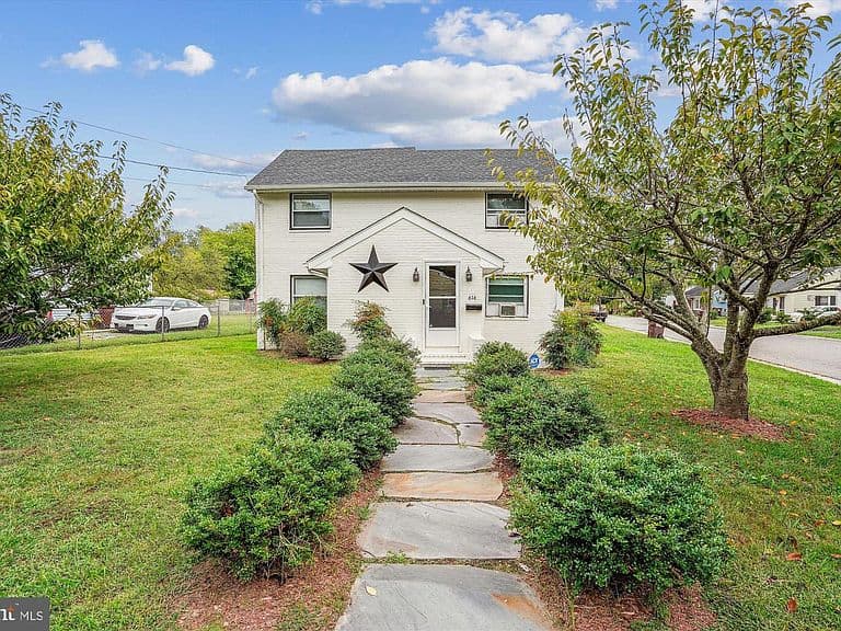 Listing photo 3
