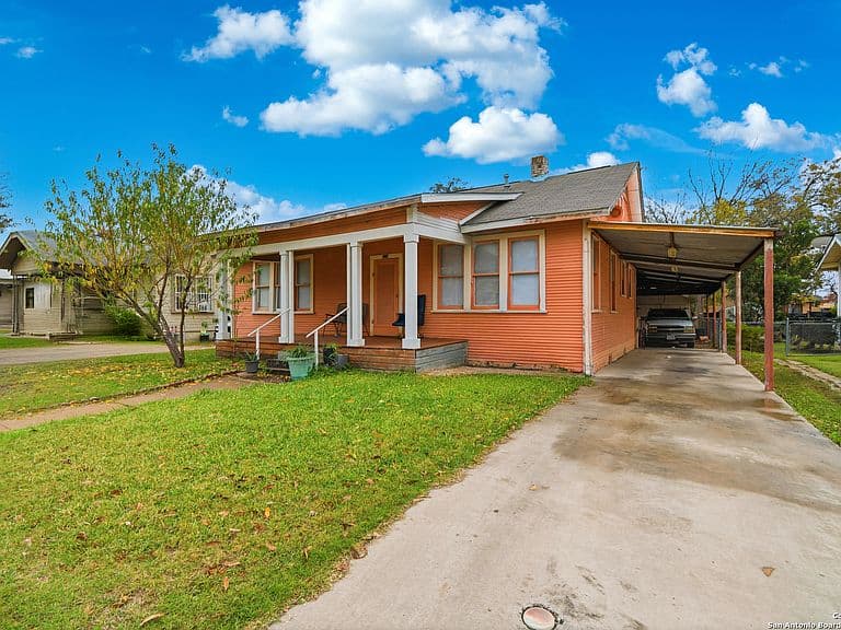 Listing photo 2