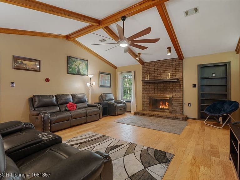 Listing photo 5