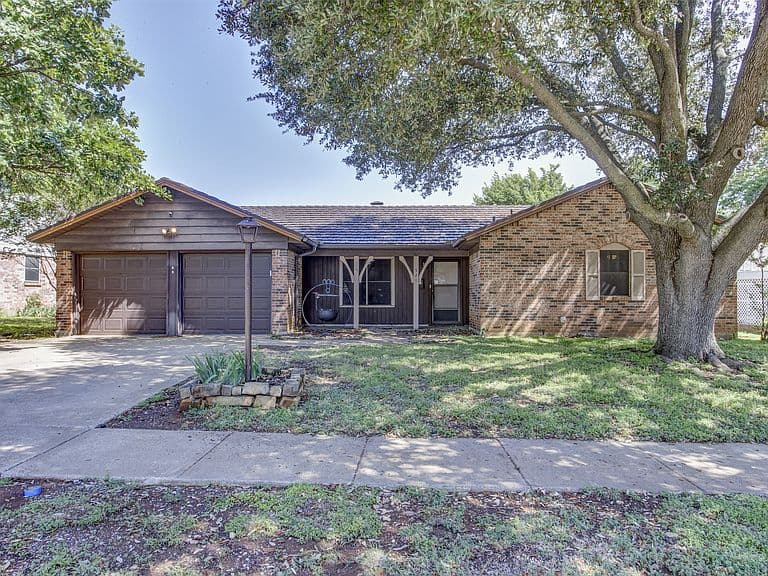 Listing photo 2