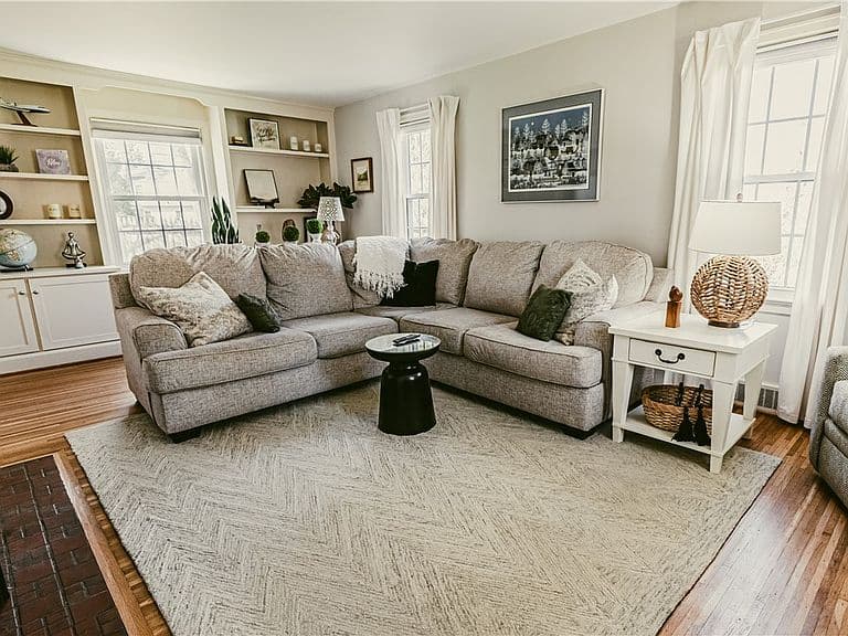 Listing photo 3