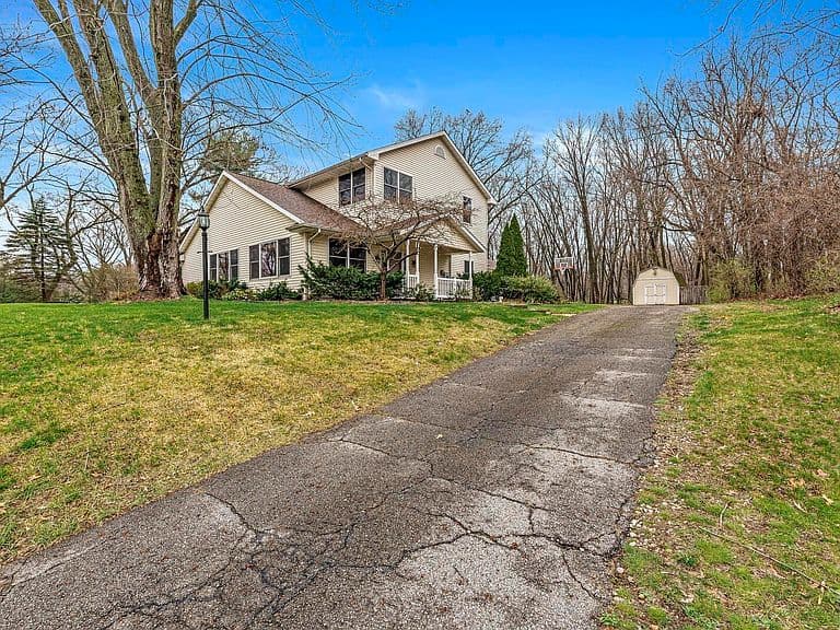 Listing photo 3