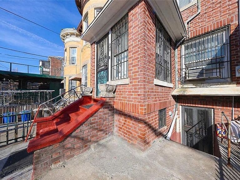 Listing photo 2