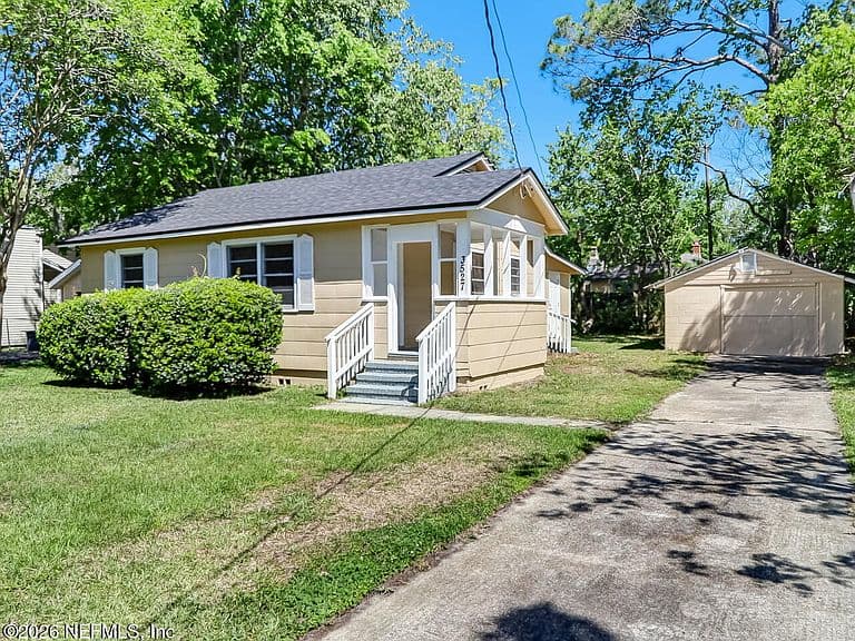 Listing photo 3