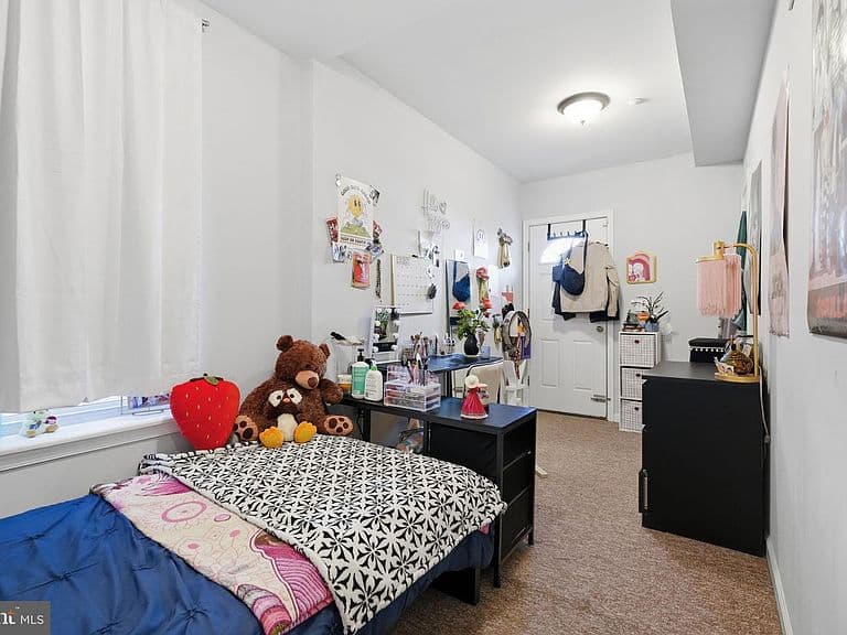 Listing photo 5