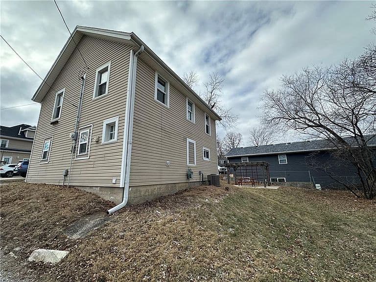 Listing photo 3