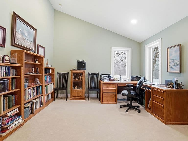 Listing photo 5
