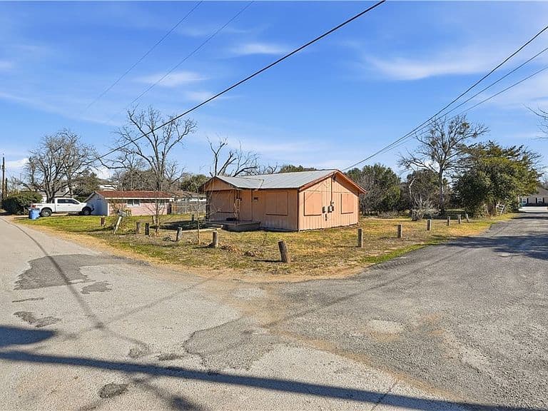 Listing photo 3