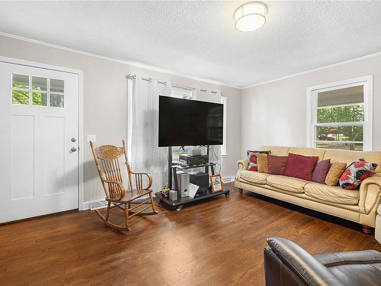 Listing photo 4