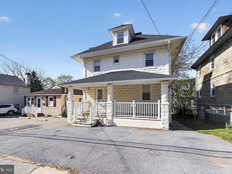 Listing photo 3