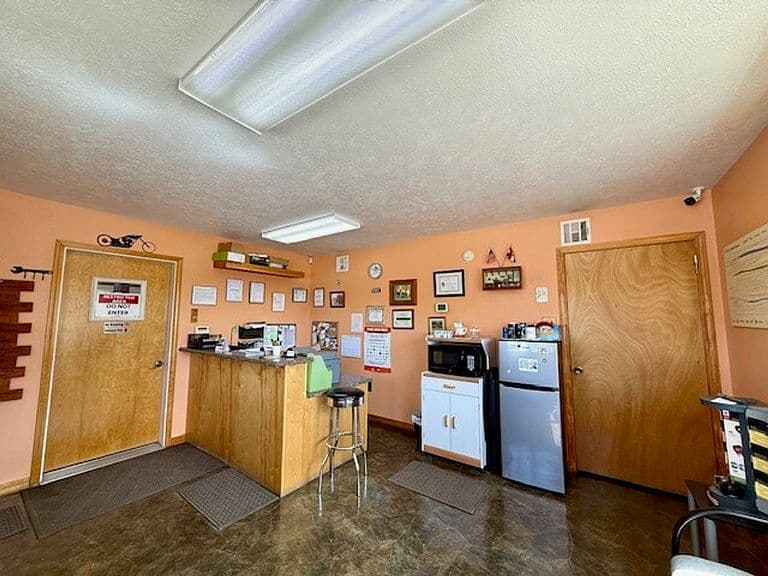 Listing photo 4