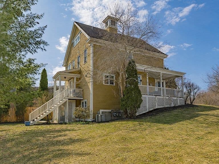 Listing photo 3