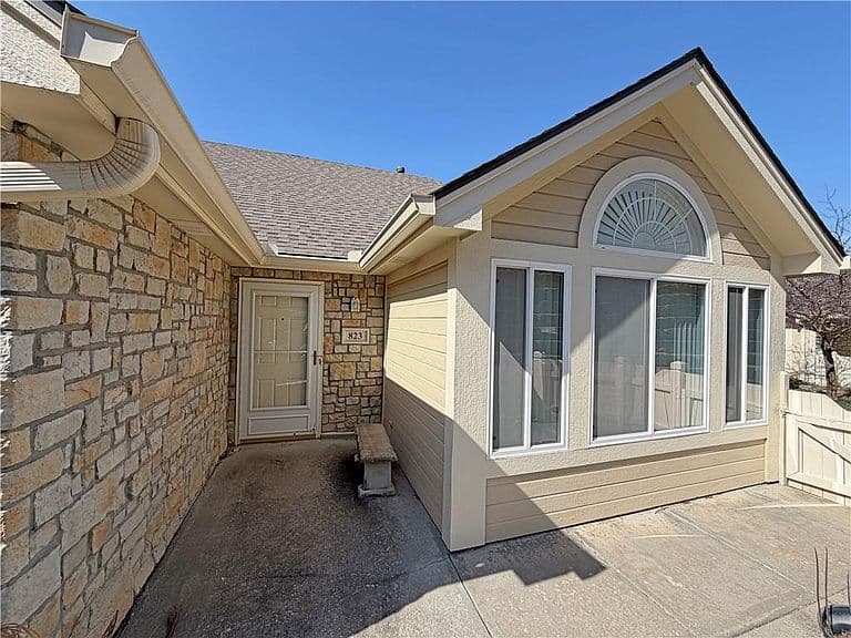 Listing photo 2