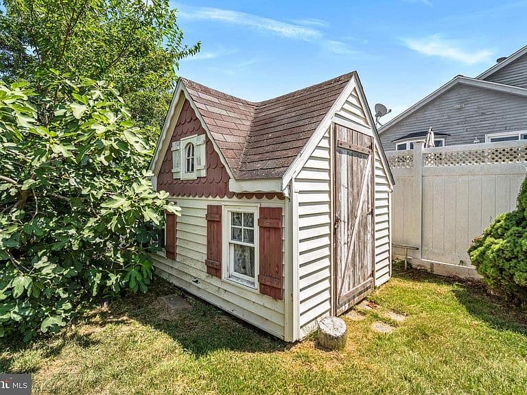 Listing photo 5