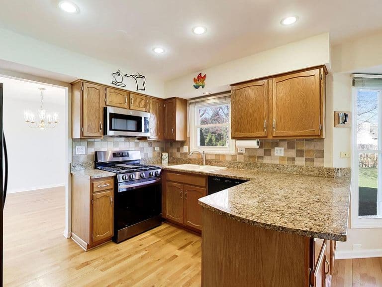 Listing photo 5