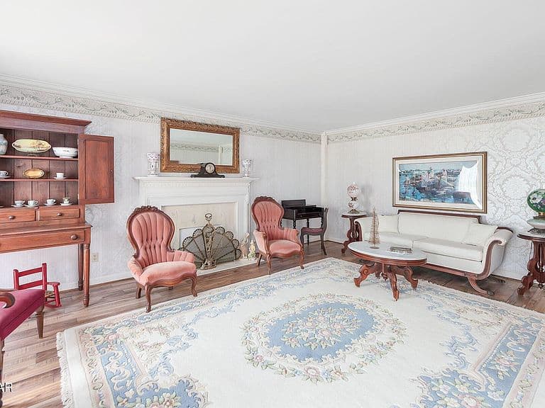 Listing photo 4