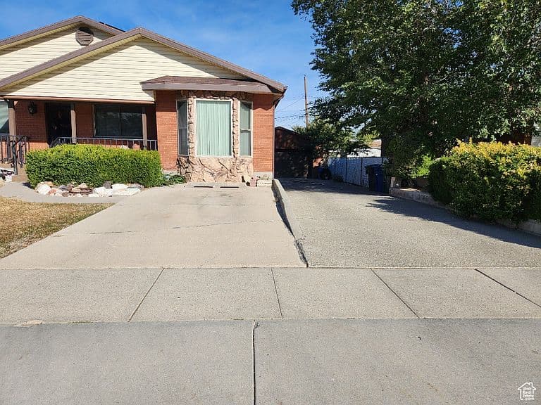 Listing photo 3