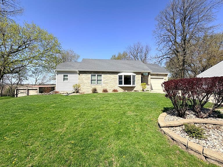 Listing photo 2