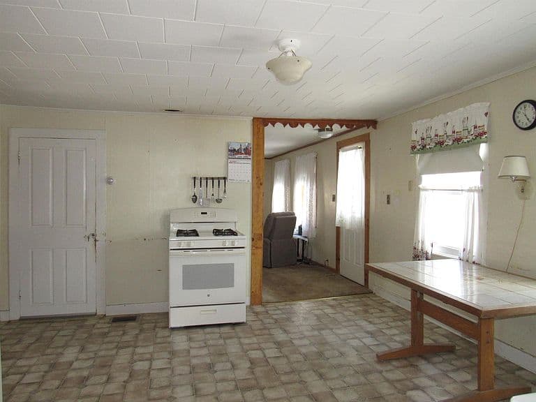 Listing photo 5