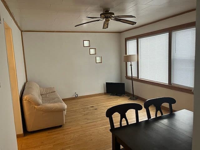 Listing photo 5