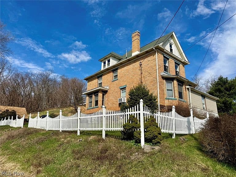 Listing photo 4