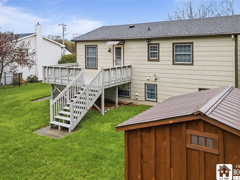 Listing photo 5