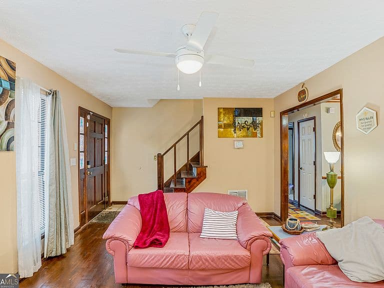 Listing photo 5