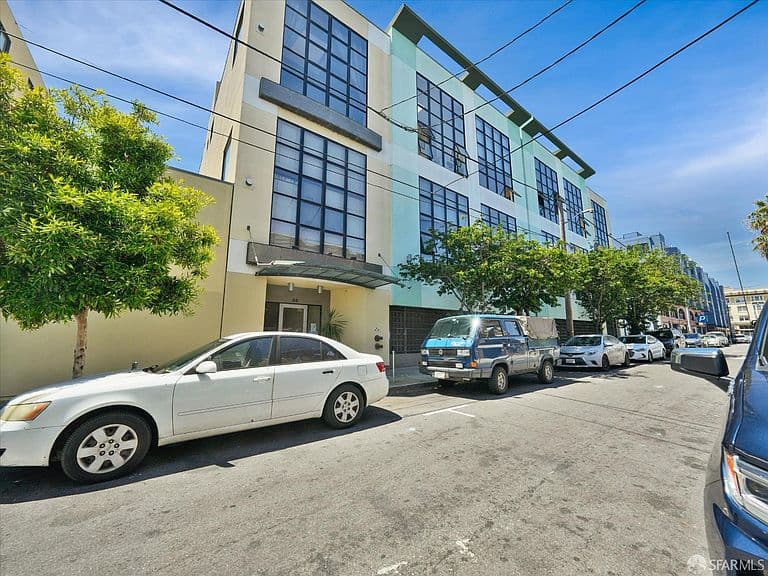 Listing photo 2