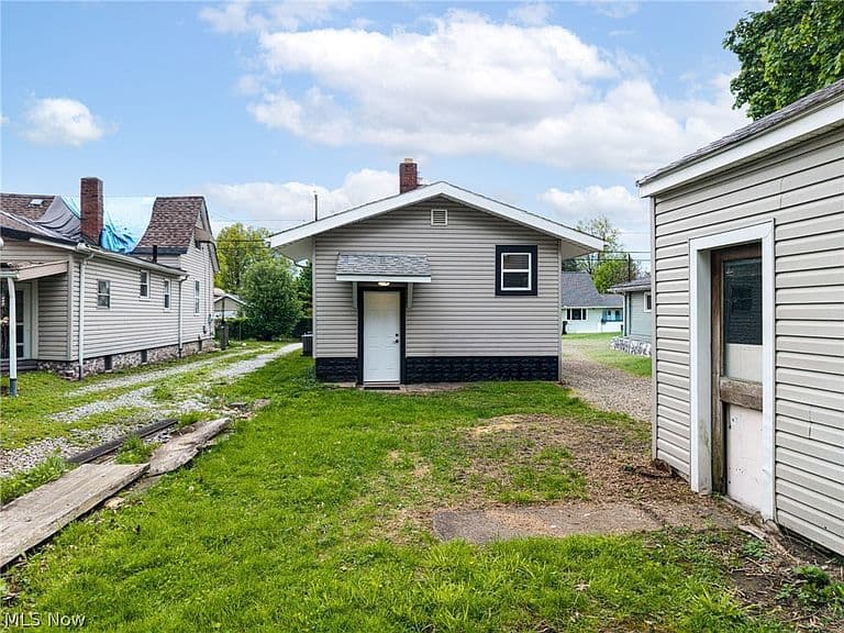 Listing photo 3