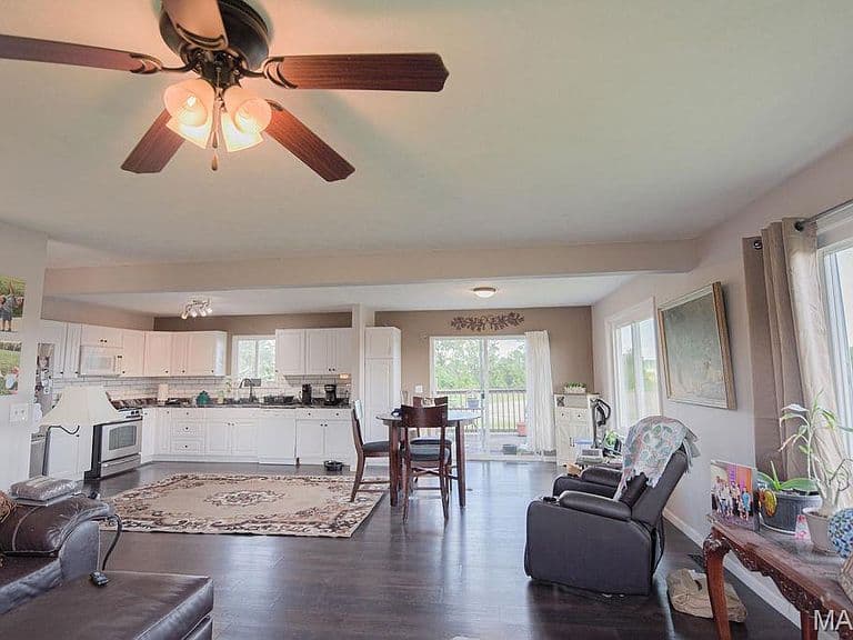 Listing photo 4