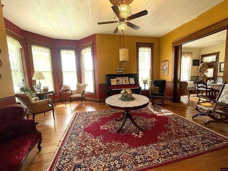 Listing photo 5