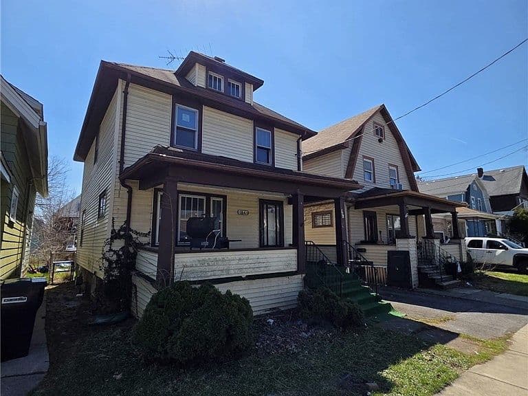 Listing photo 2