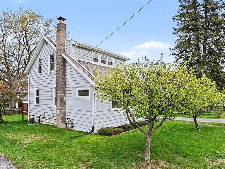 Listing photo 4