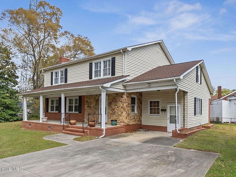 Listing photo 3